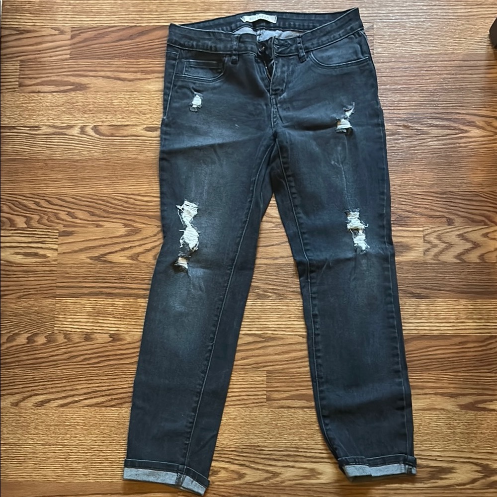 Bullhead Black Ankle Cropped Jeans with Distressed Details